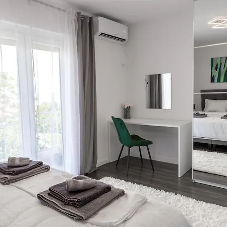 Queen By Lucija Apartman Dramalj