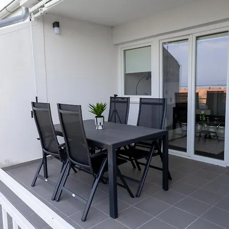 Queen By Lucija * Dramalj