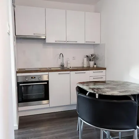 Queen By Lucija Dramalj